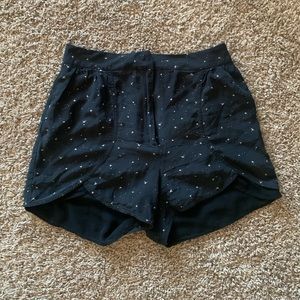 Size 2 short shorts in black color made of silk and polyester